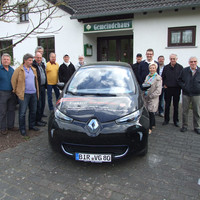 Team des Elektro-Bürgerautos